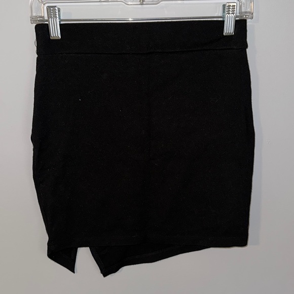 Asymmetrical skirt - Picture 3 of 5